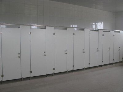 公共衛生間怎麽做隔斷?公共麻豆自拍视频的材料?